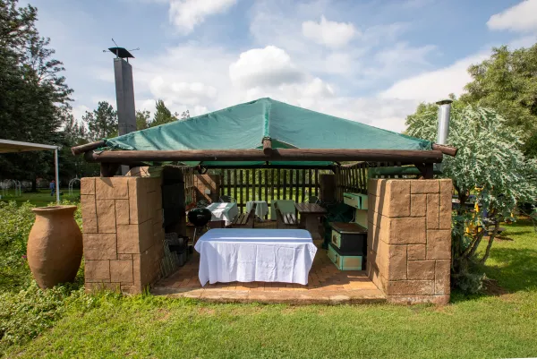 Covered braai area with outdoor dining