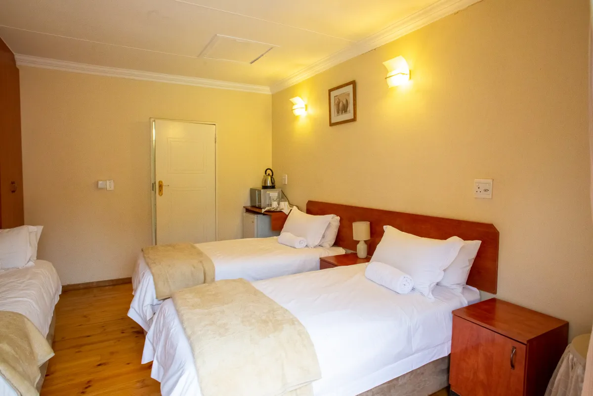 Room 8 — King-size Bed or 3 Single Beds at Eikenhof Country Guesthouse